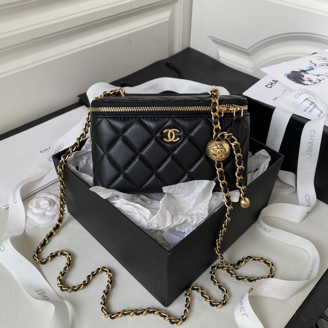 Chanel AP2303 bag