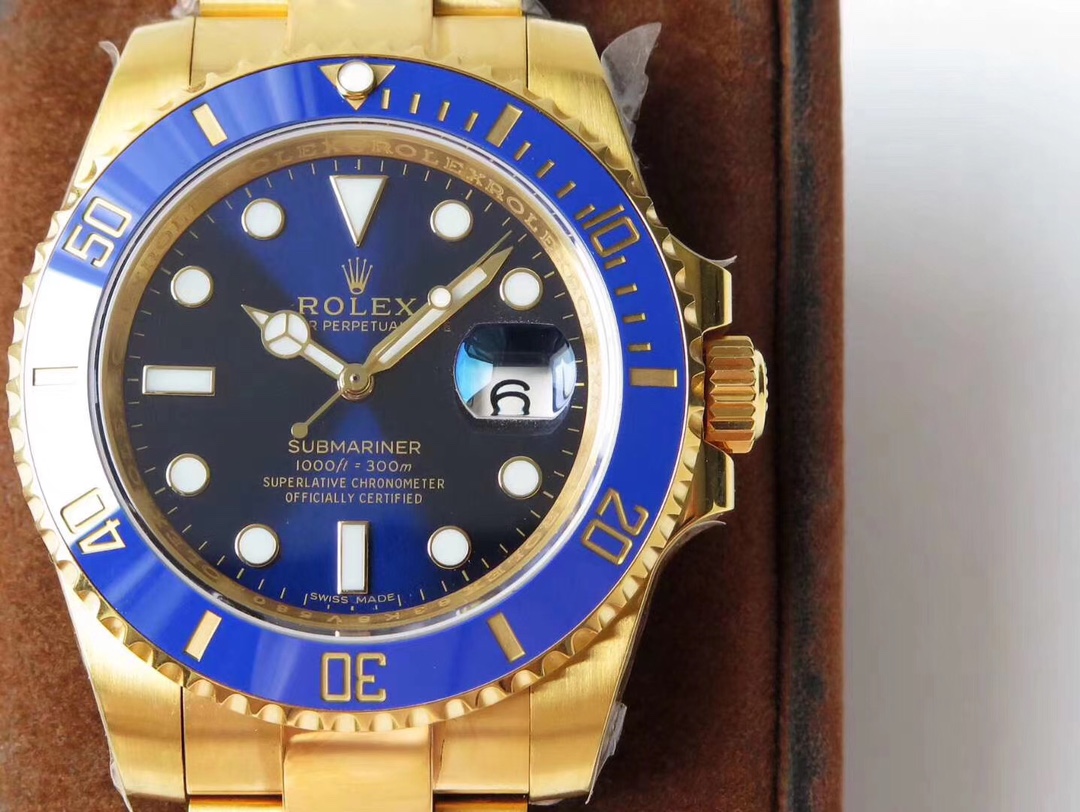 Rolex Submariner gold-packed full range!