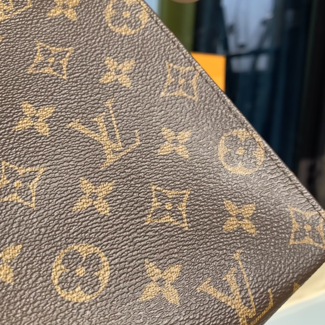 LV164241 clutch bag