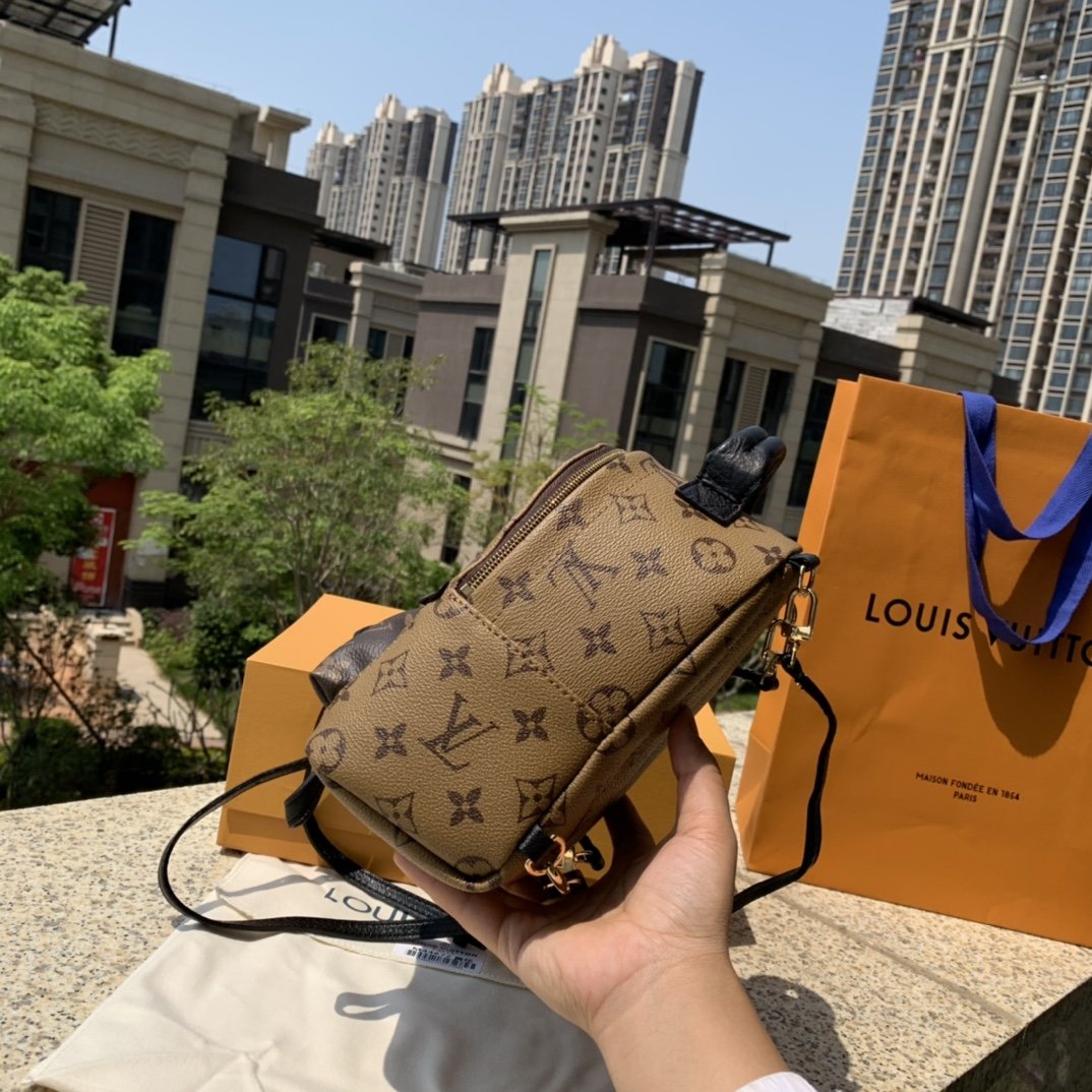 LV164219 travel bag