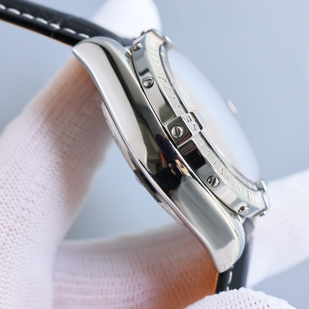 Breitling Avenger B01 Chronograph Watch