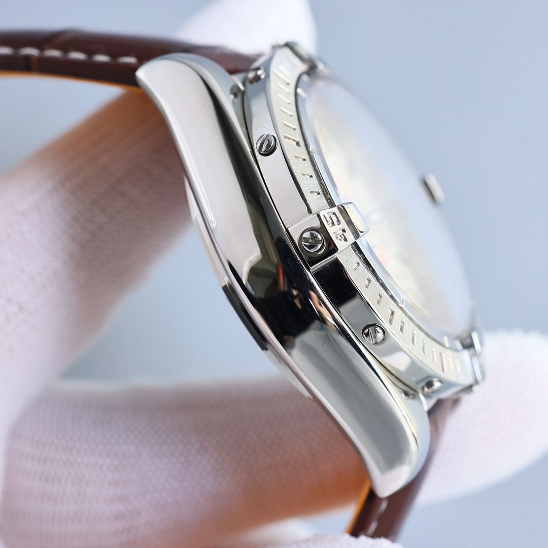 Breitling Avenger B01 Chronograph Watch