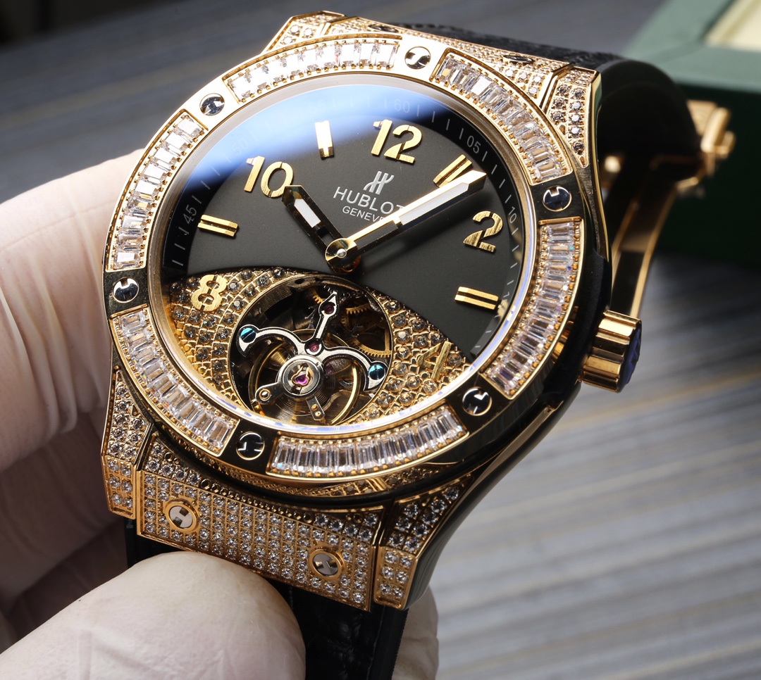 Hublot’s classic plaid case and plaid surface are even more unique