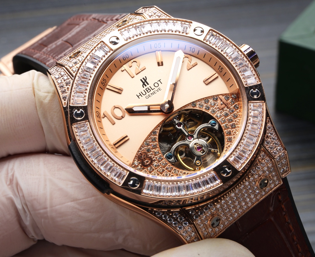 Hublot’s classic plaid case and plaid surface are even more unique