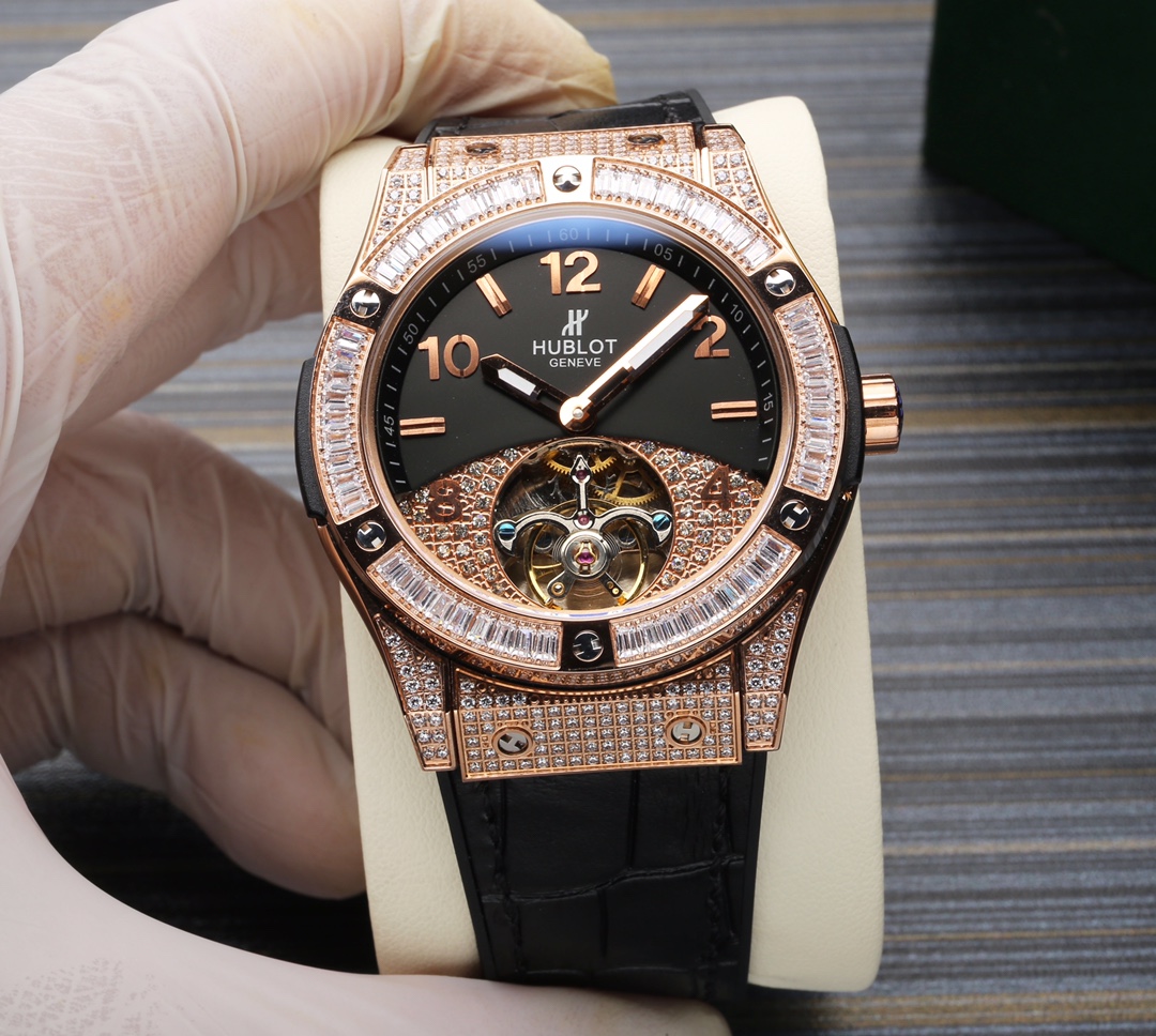 Hublot’s classic plaid case and plaid surface are even more unique