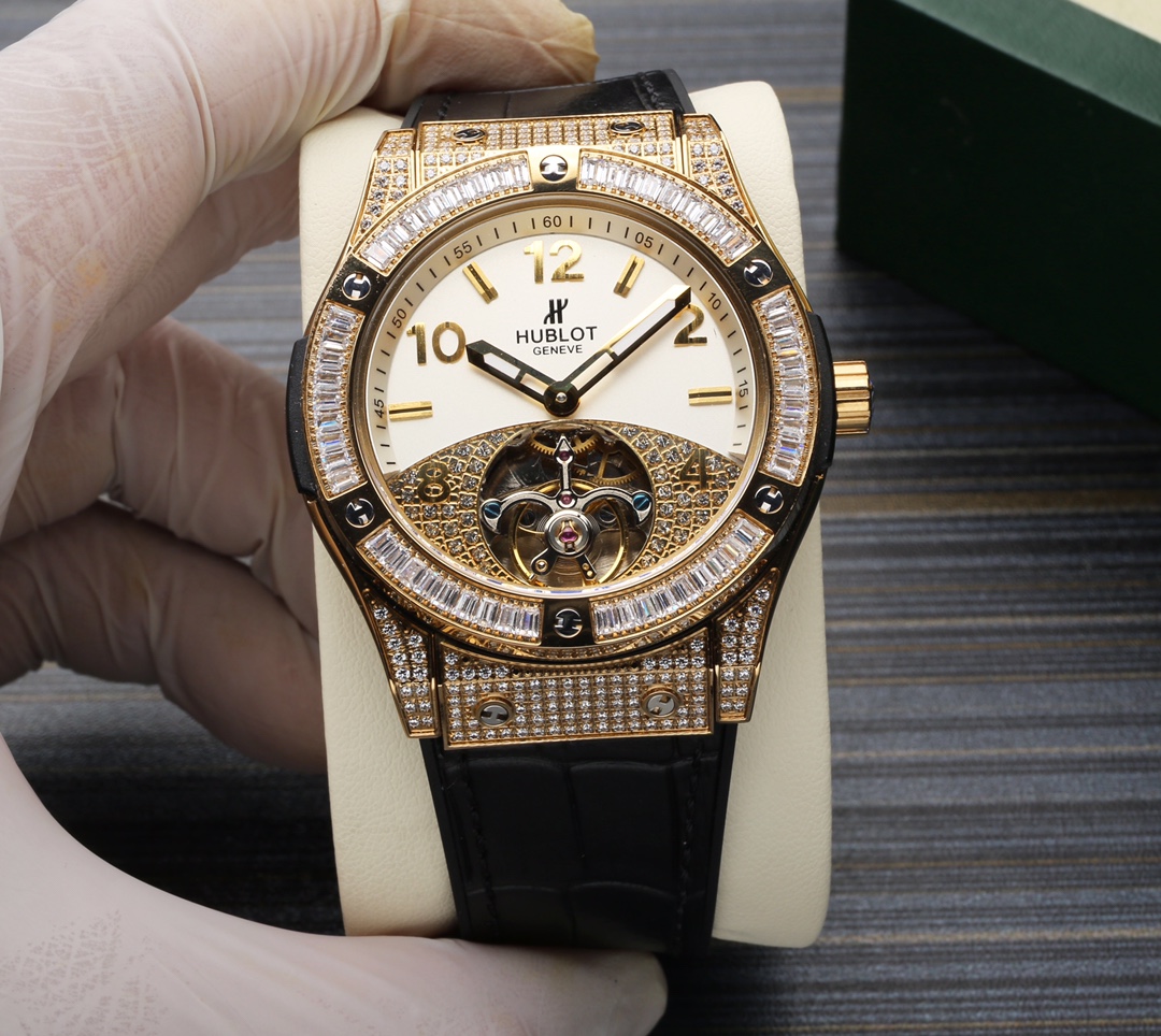 Hublot’s classic plaid case and plaid surface are even more unique