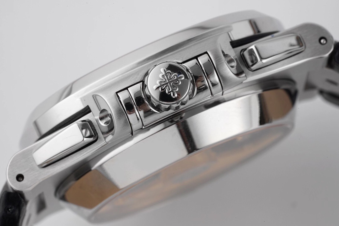 Patek Philippe Nautilus 5980/1A-014 multi-functional chronograph watch