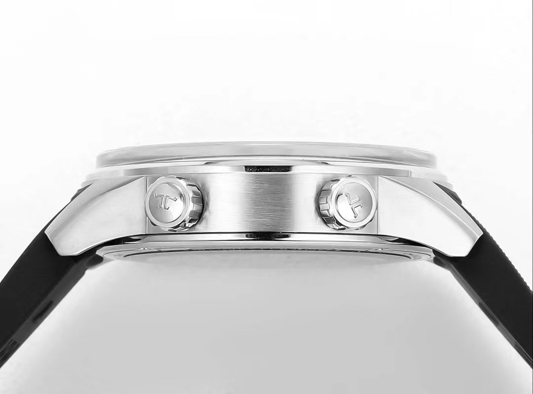 The Jaeger-LeCoultre Beichen series calendar watch