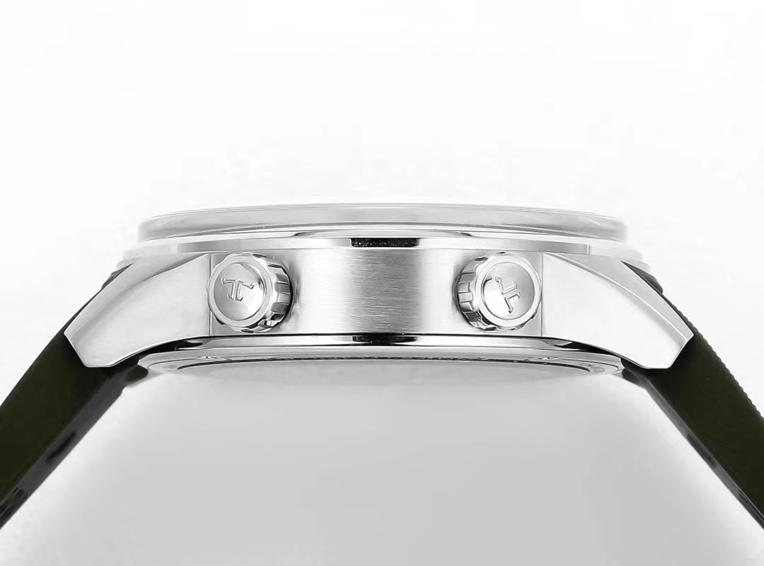 The Jaeger-LeCoultre Beichen series calendar watch