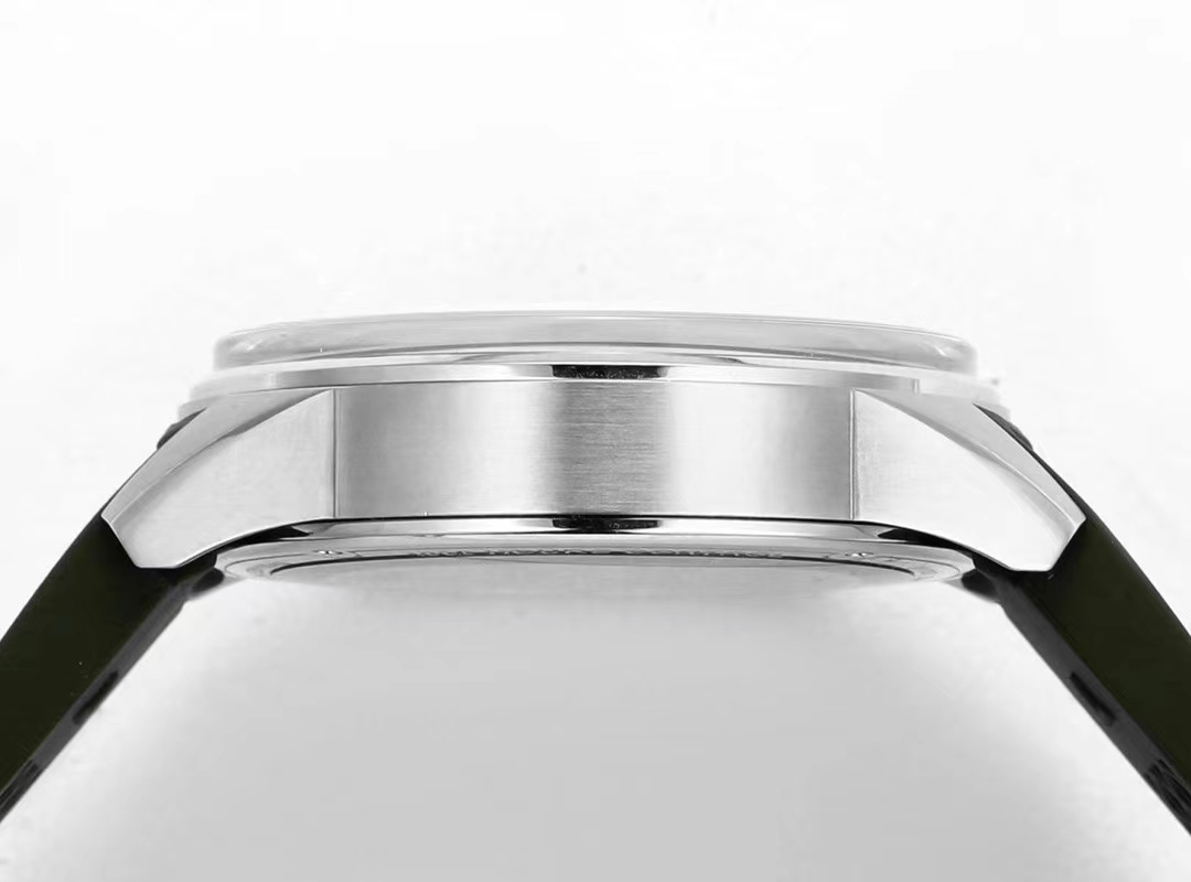 The Jaeger-LeCoultre Beichen series calendar watch