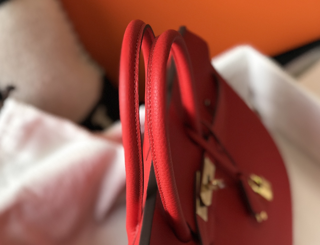 Hermès 𝑫𝒓𝒆𝒂𝒎 𝒃𝒂𝒈 ✐...✐.Chinese red. (gold and silver buckle)