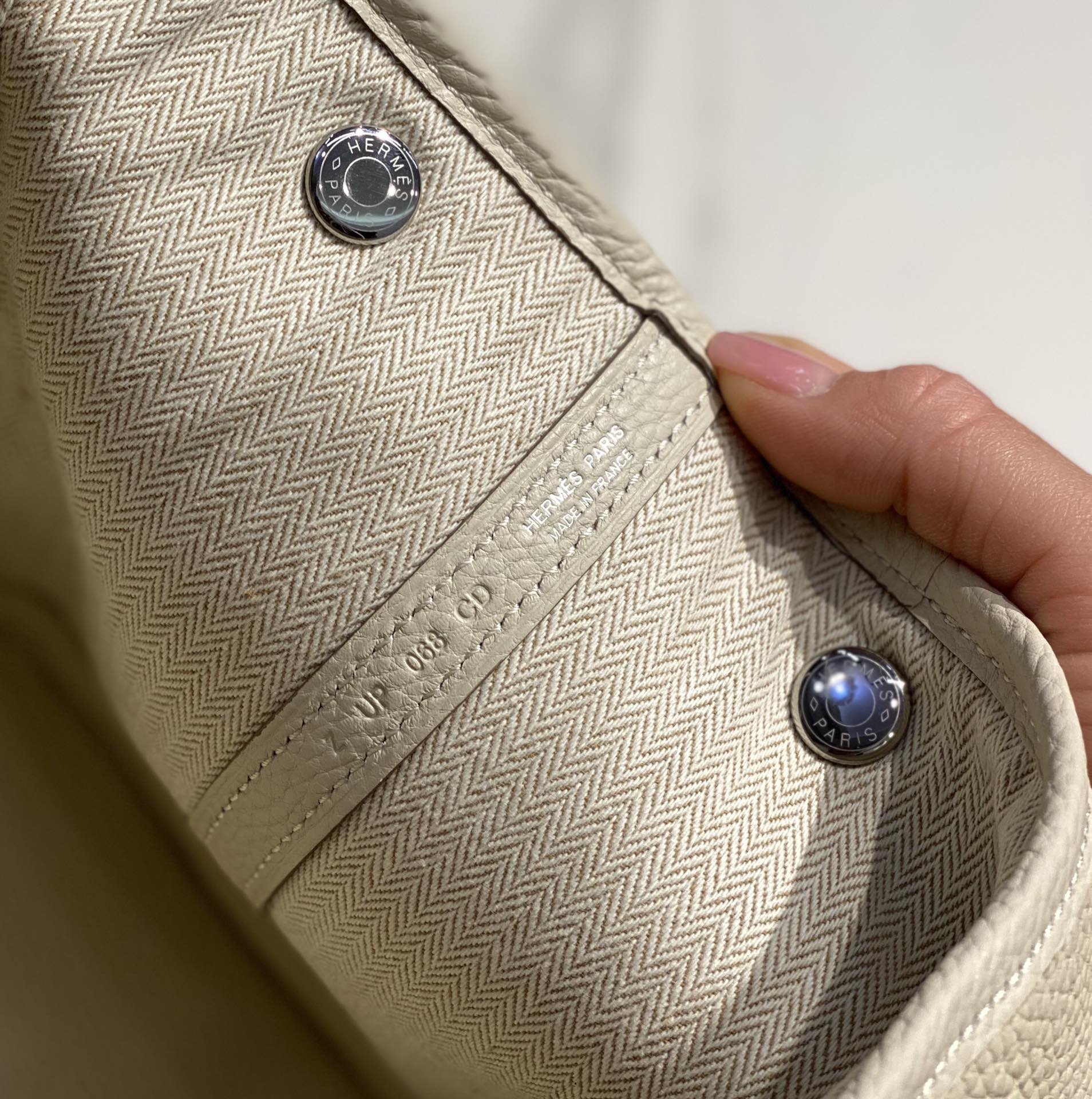 Hermès 𝑮𝒂𝒓𝒅𝒆𝒏 𝒑𝒂𝒓𝒕𝒚 ɞ▪️Milkshake White.