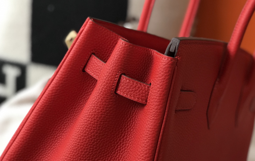 Hermès 𝑫𝒓𝒆𝒂𝒎 𝒃𝒂𝒈 ✐...✐.Chinese red. (gold and silver buckle)