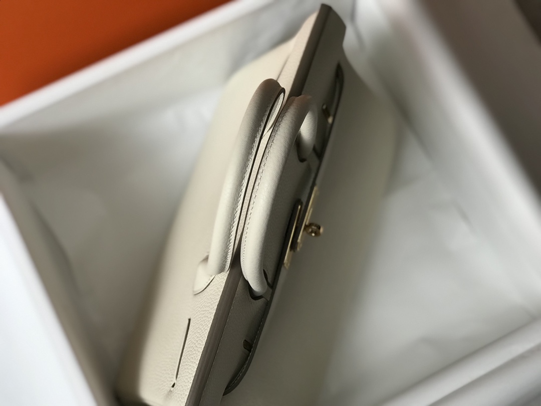 Hermes 𝑫𝒓𝒆𝒂𝒎 𝒃𝒂𝒈 ✐...Milkshake White (gold and silver buckle)