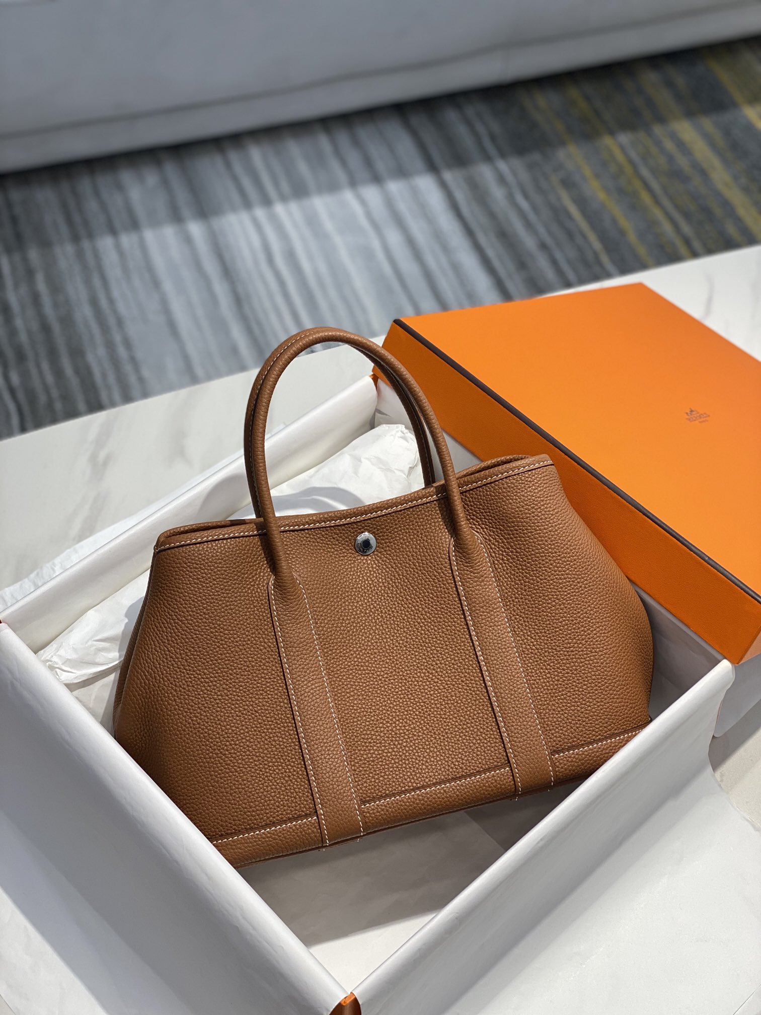 Hermès 𝑮𝒂𝒓𝒅𝒆𝒏 𝒑𝒂𝒓𝒕𝒚 ɞ▪️▪️▪️golden brown.