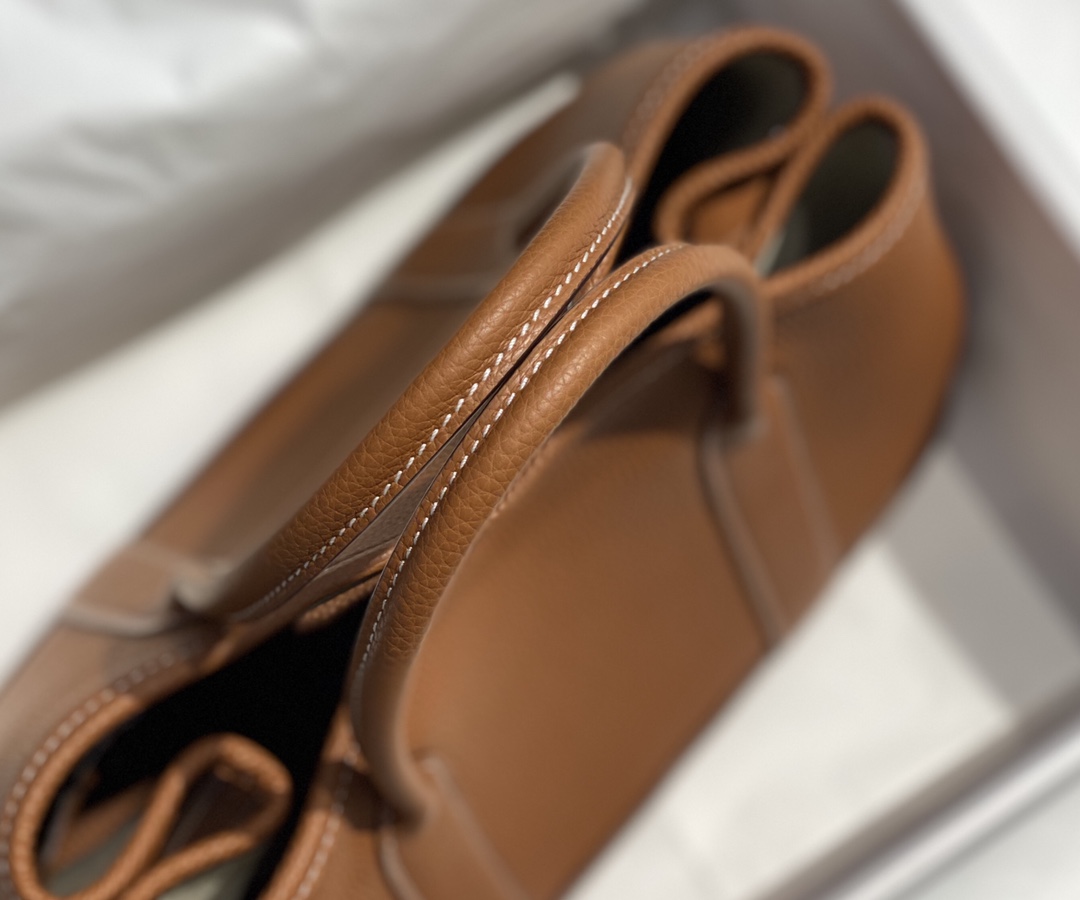 Hermès 𝑮𝒂𝒓𝒅𝒆𝒏 𝒑𝒂𝒓𝒕𝒚 ɞ▪️▪️▪️golden brown.