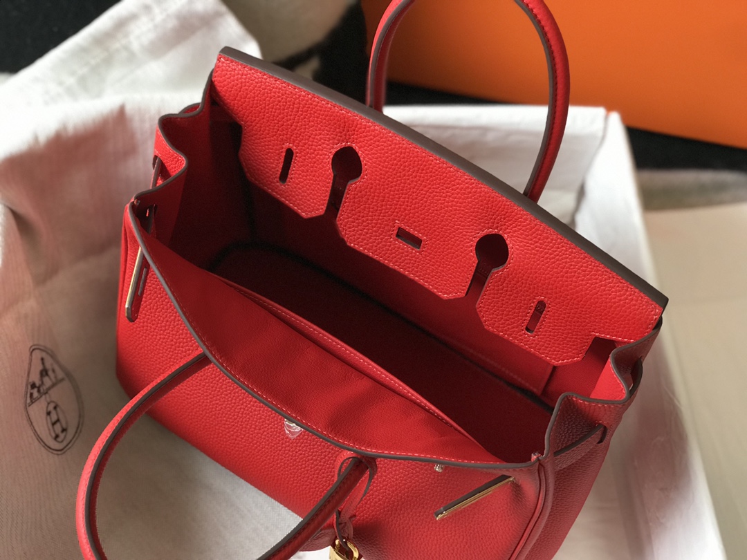 Hermès 𝑫𝒓𝒆𝒂𝒎 𝒃𝒂𝒈 ✐...✐.Chinese red. (gold and silver buckle)