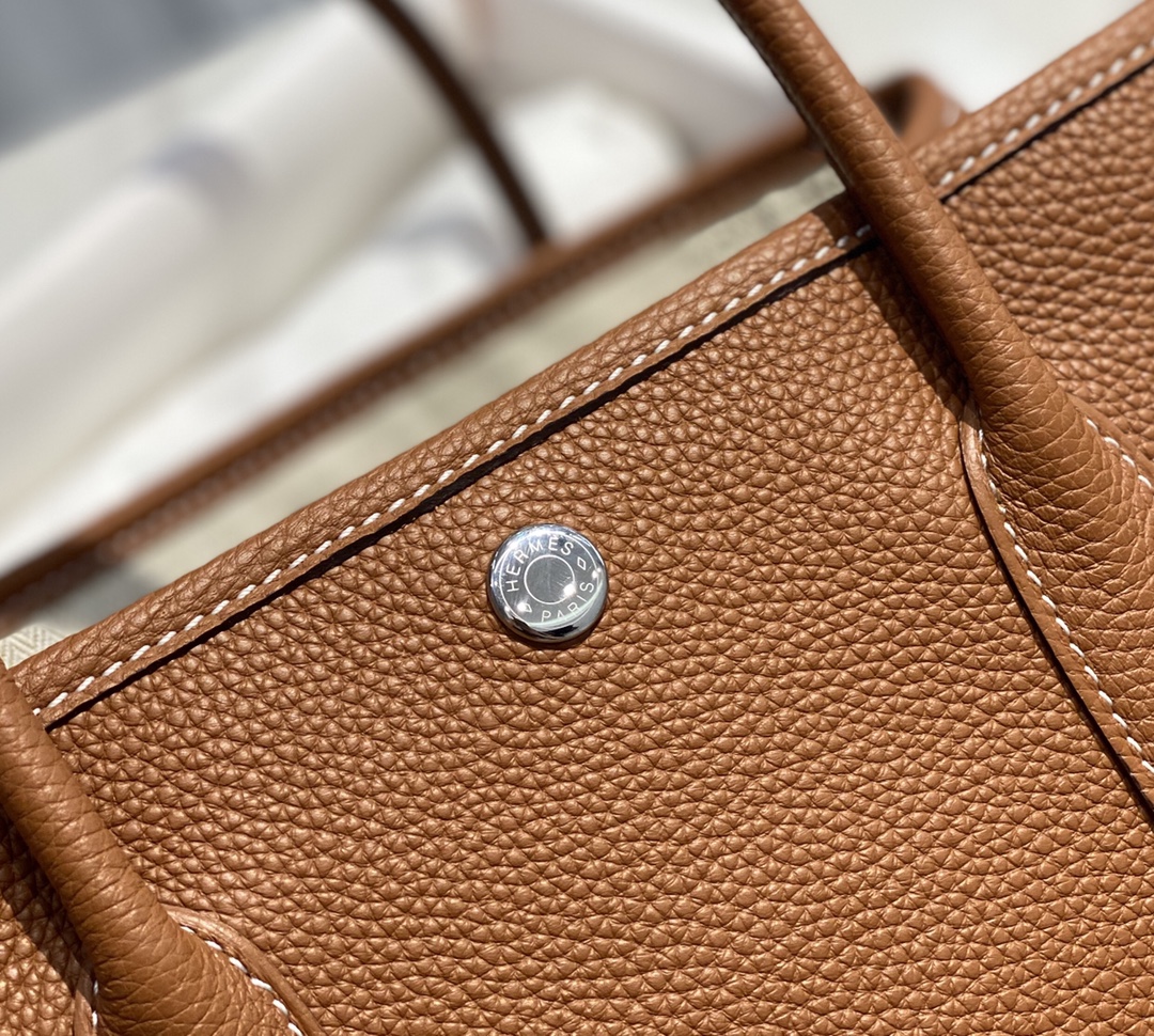 Hermès 𝑮𝒂𝒓𝒅𝒆𝒏 𝒑𝒂𝒓𝒕𝒚 ɞ▪️▪️▪️golden brown.