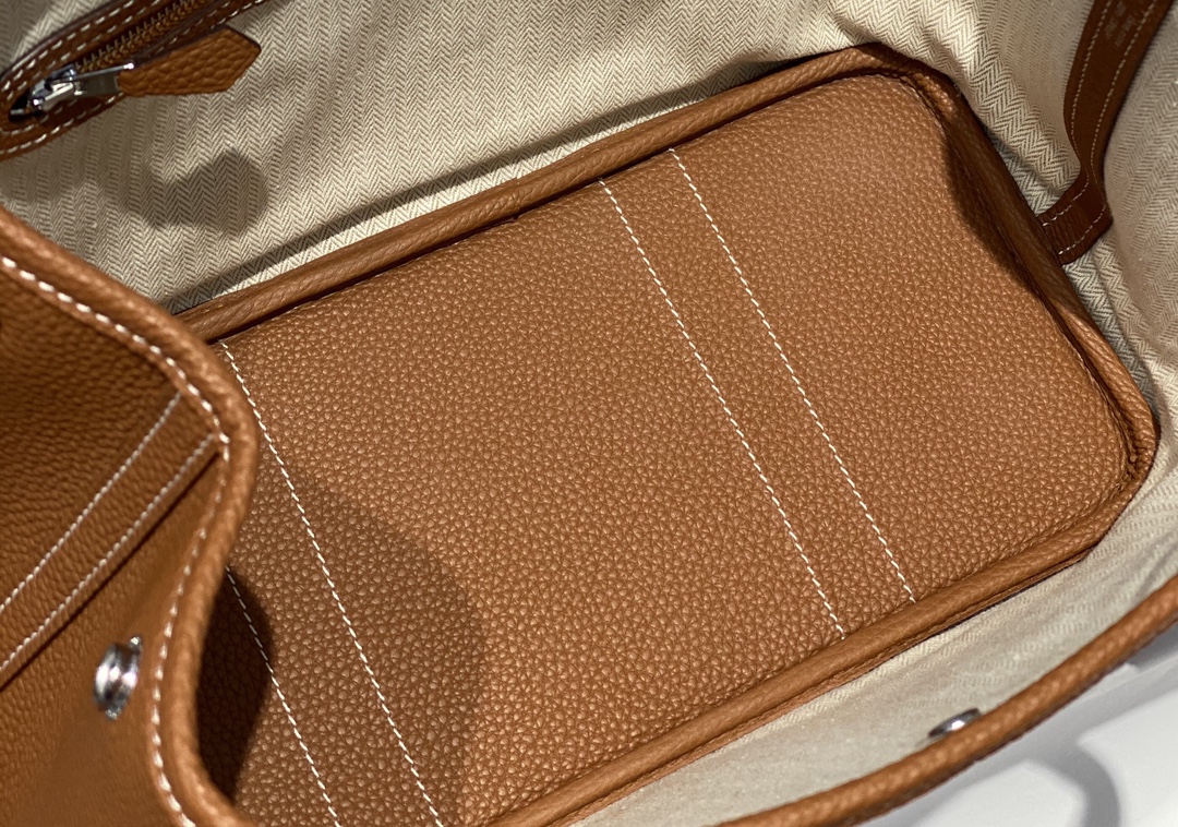 Hermès 𝑮𝒂𝒓𝒅𝒆𝒏 𝒑𝒂𝒓𝒕𝒚 ɞ▪️▪️▪️golden brown.