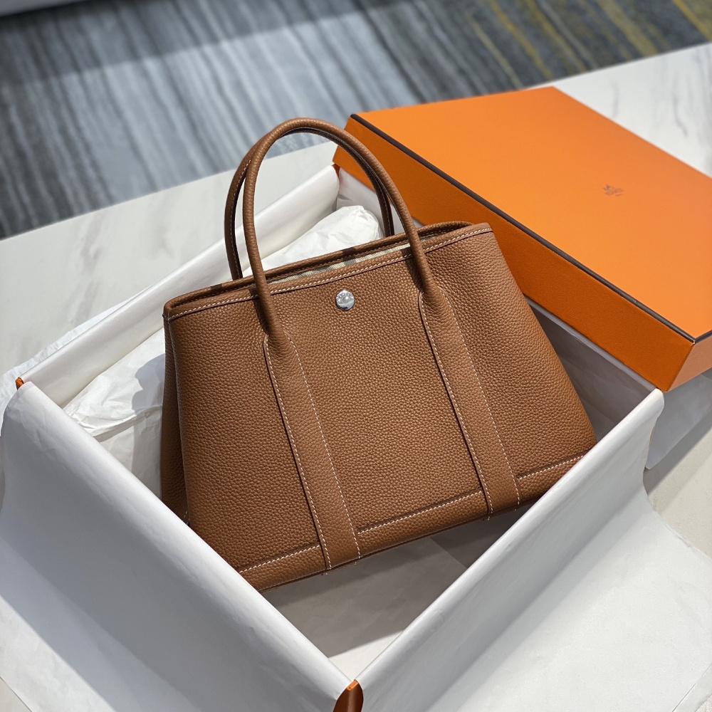 Hermès 𝑮𝒂𝒓𝒅𝒆𝒏 𝒑𝒂𝒓𝒕𝒚 ɞ▪️▪️▪️golden brown.