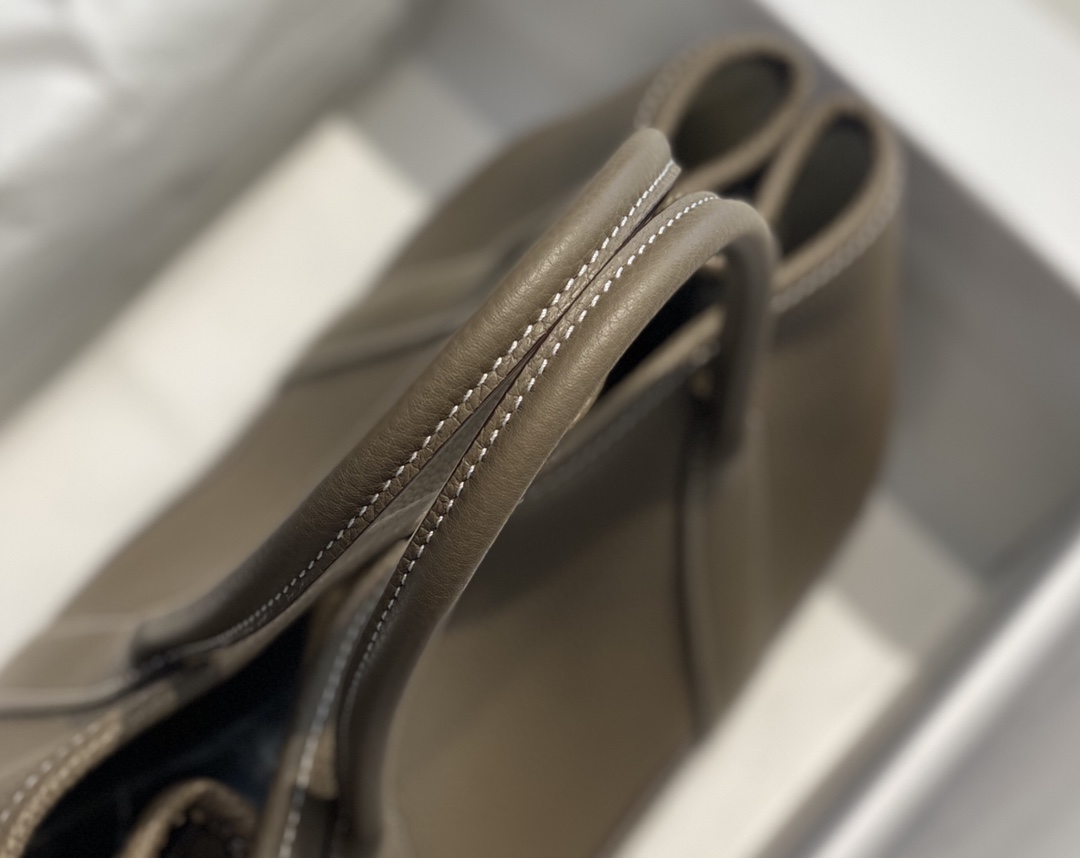 Hermès 𝑮𝒂𝒓𝒅𝒆𝒏 𝒑𝒂𝒓𝒕𝒚 ɞ▪️▪️elephant gray.