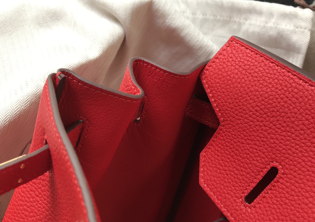 Hermès 𝑫𝒓𝒆𝒂𝒎 𝒃𝒂𝒈 ✐...✐.Chinese red. (gold and silver buckle)