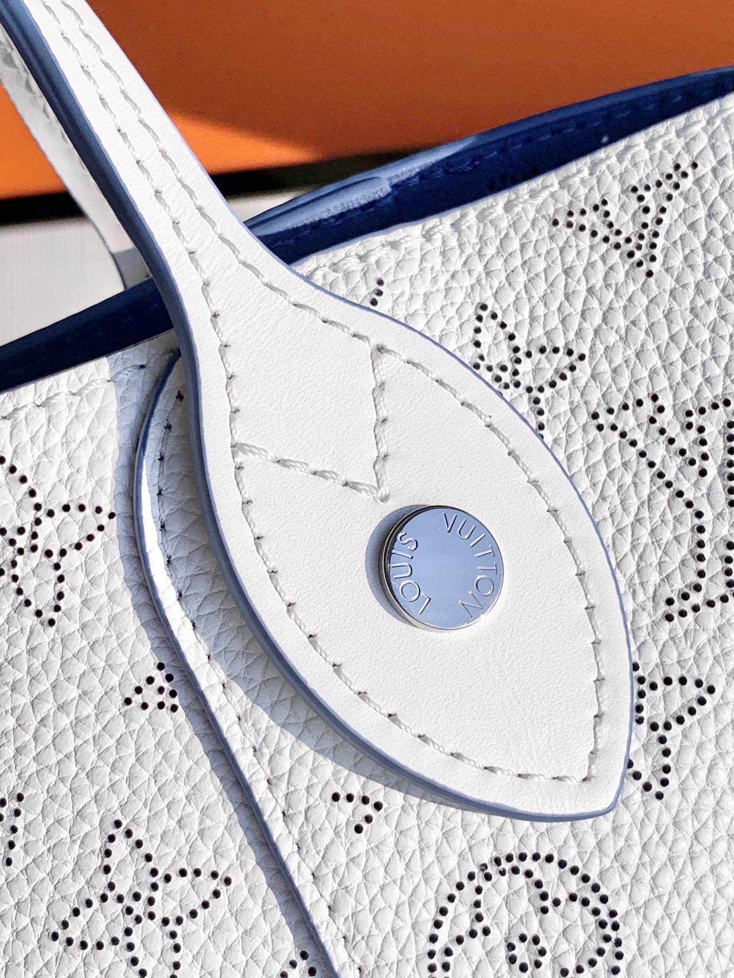 LV [item number] M54353 (running quantity model)