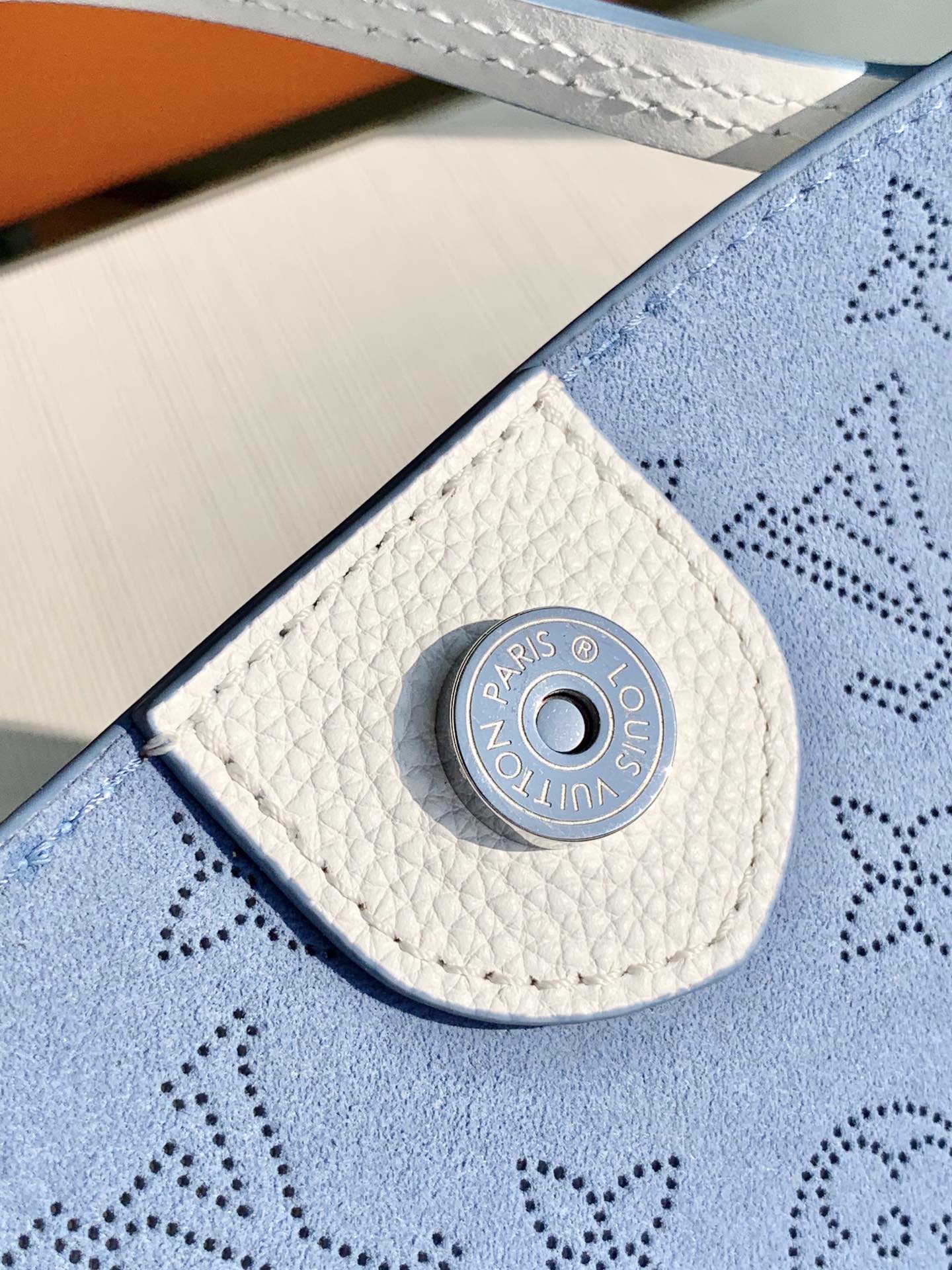 LV [item number] M54353 (running quantity model)