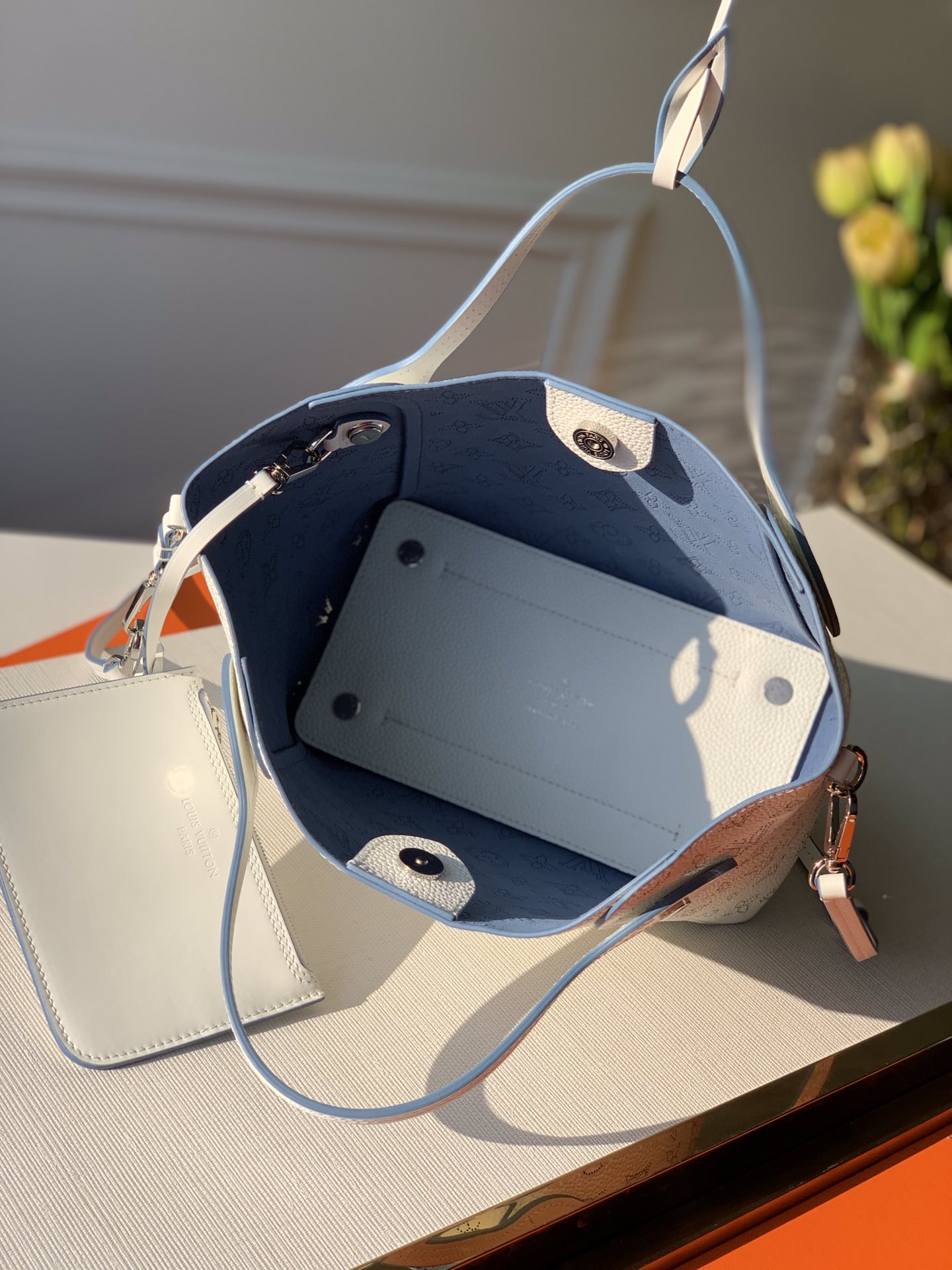 LV [item number] M54353 (running quantity model)