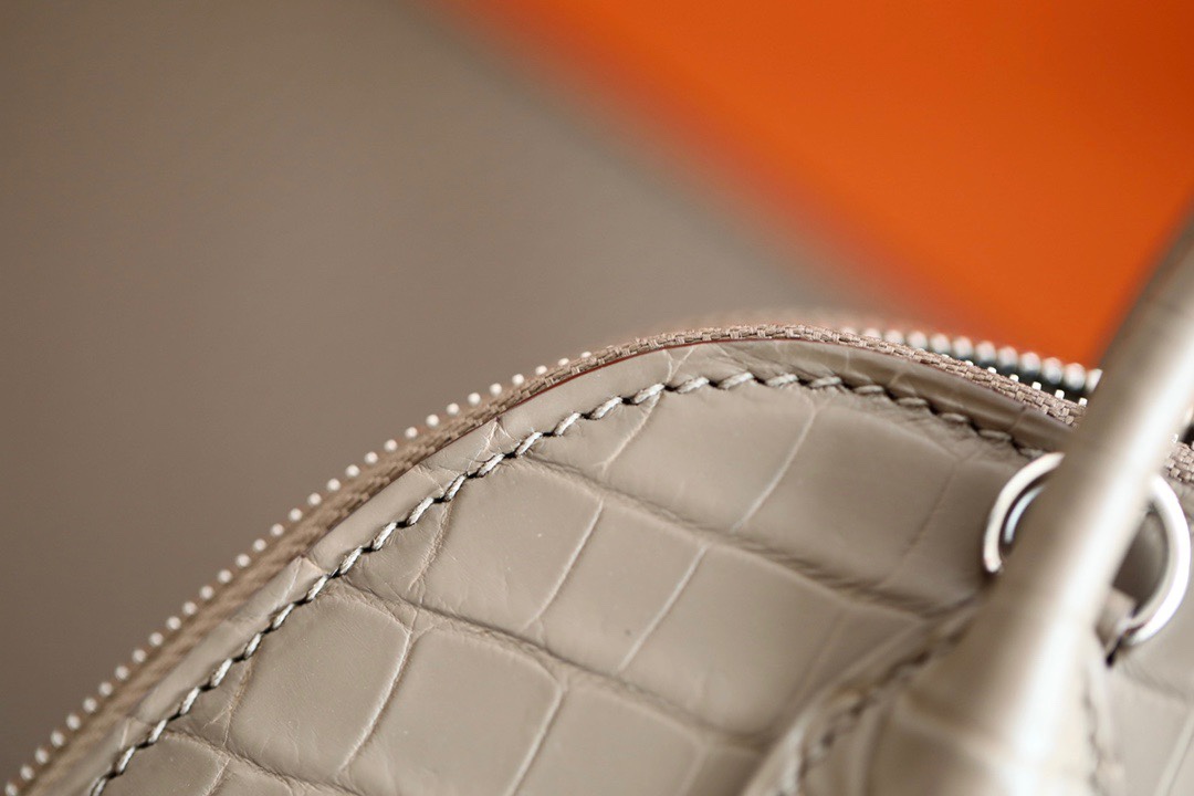 Hermès model: B0-18