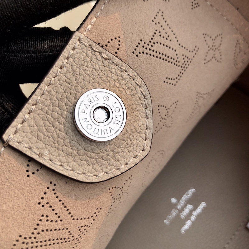 LV [item number] M54353 (running quantity model)