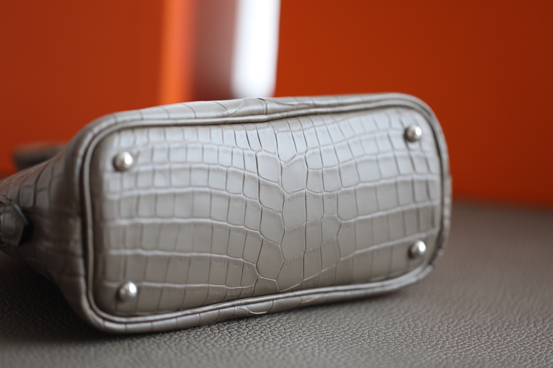 Hermès model: B0-18