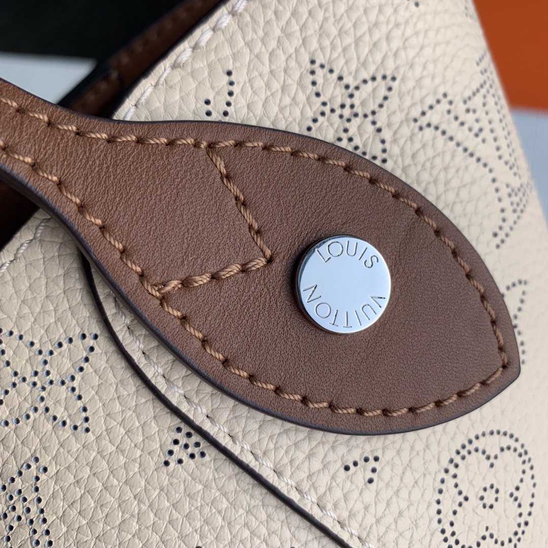 LV [item number] M54353 (running quantity model)