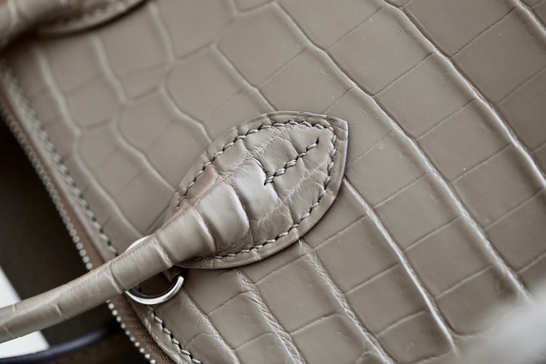 Hermès model: B0-18