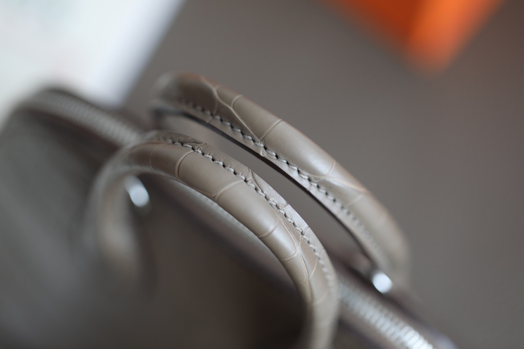 Hermès model: B0-18