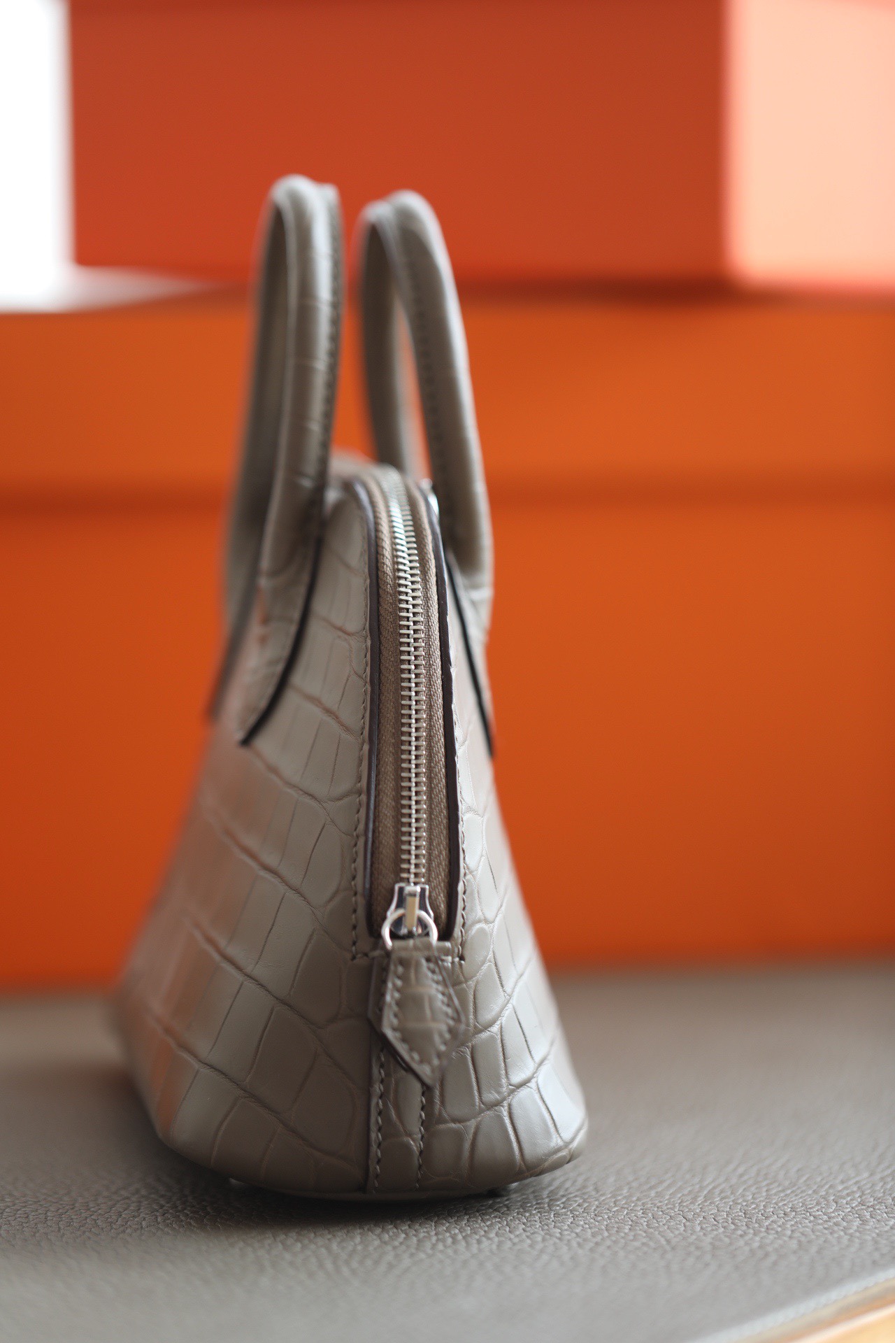 Hermès model: B0-18