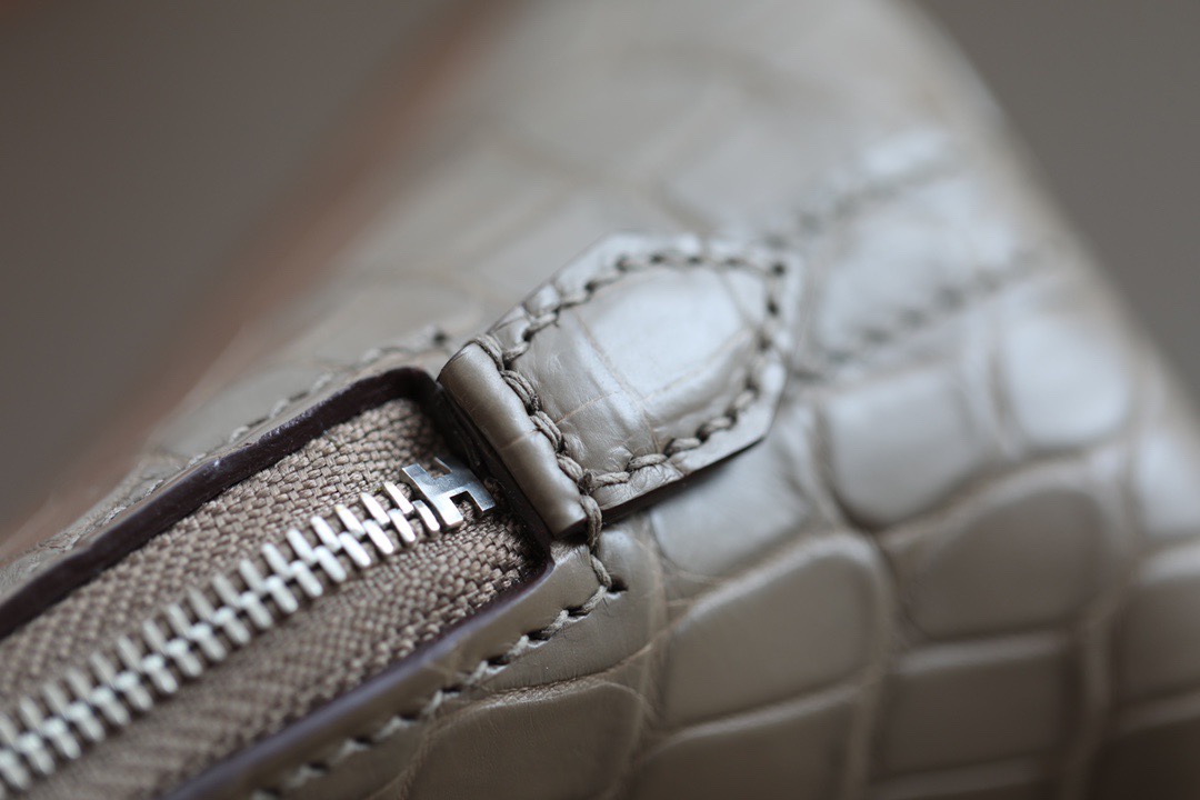 Hermès model: B0-18