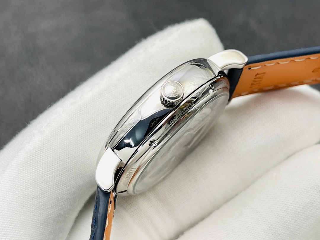 IWC kinetic moon phase expert. The new Portofino series IW516409 see-through watch.