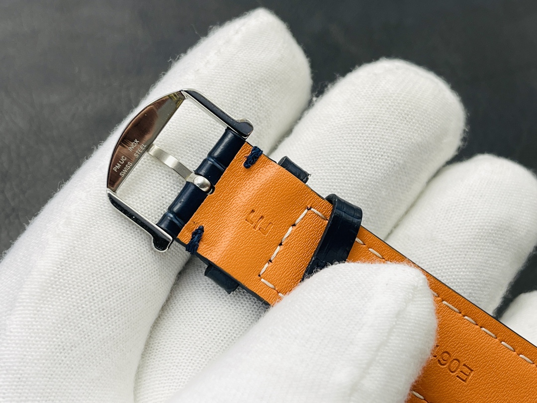 IWC kinetic moon phase expert. The new Portofino series IW516409 see-through watch.