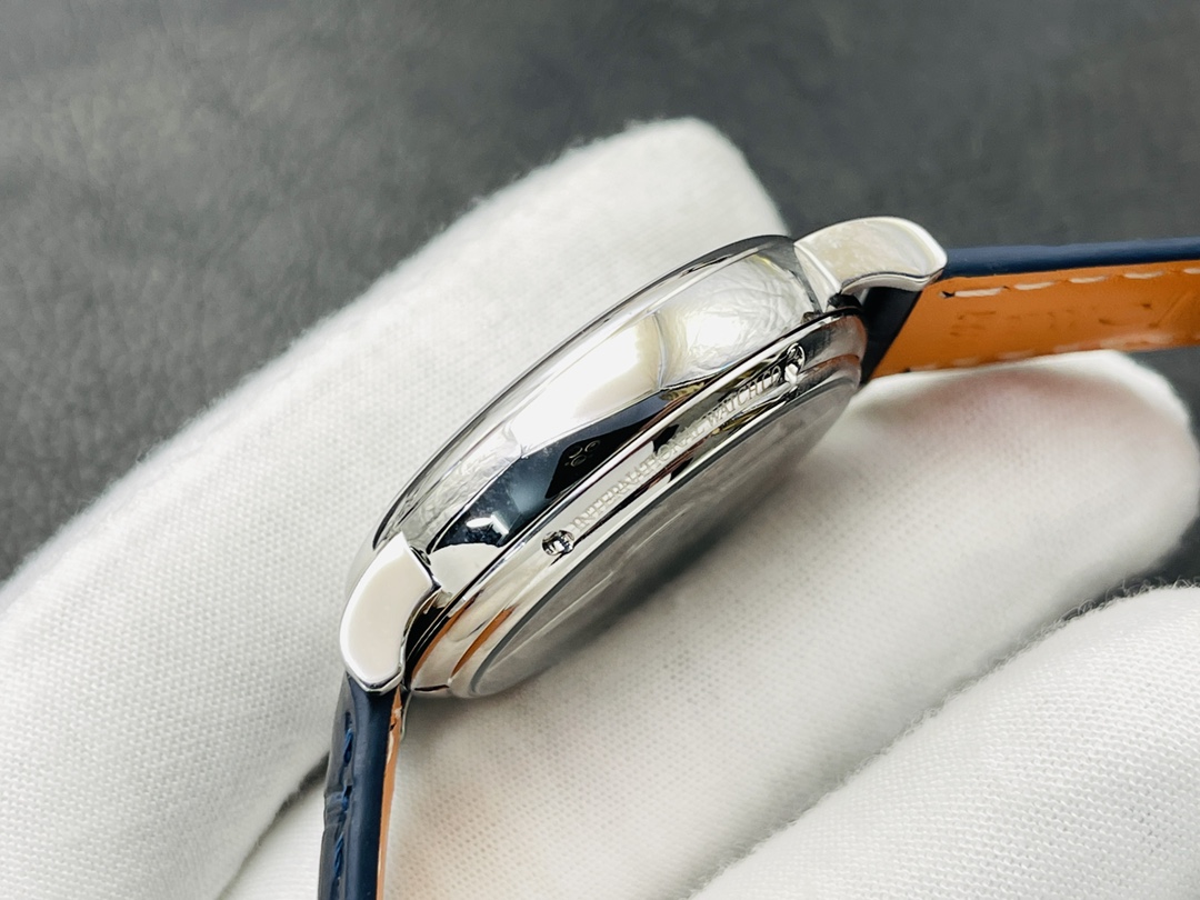 IWC kinetic moon phase expert. The new Portofino series IW516409 see-through watch.