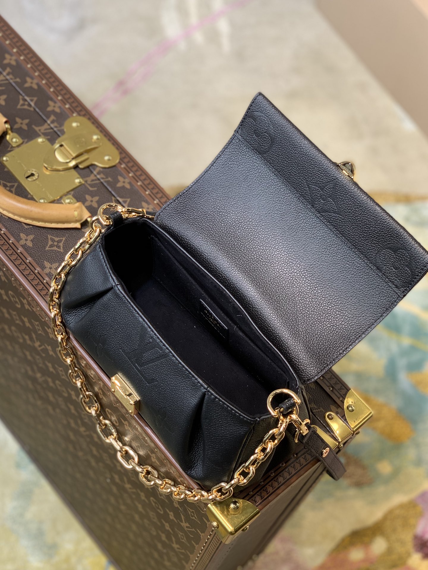 LVM45813 Black FAVORITE Handbag Favorite