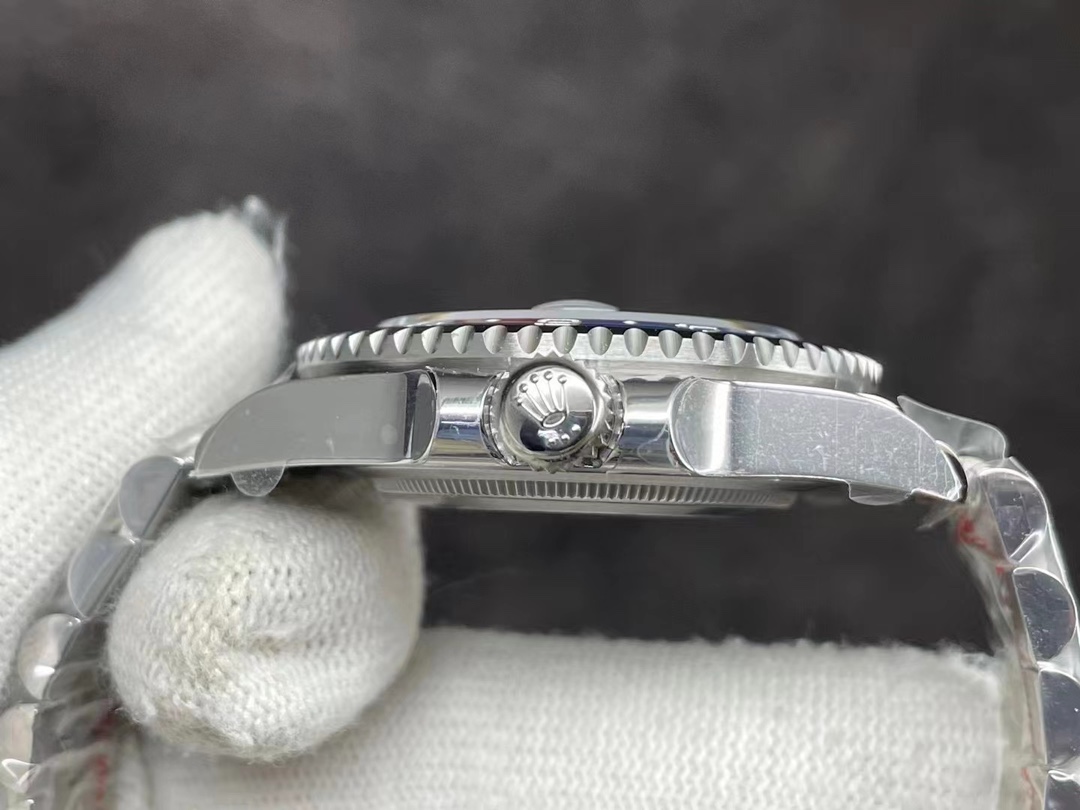 Greenwich GMT40MM 3285 movement