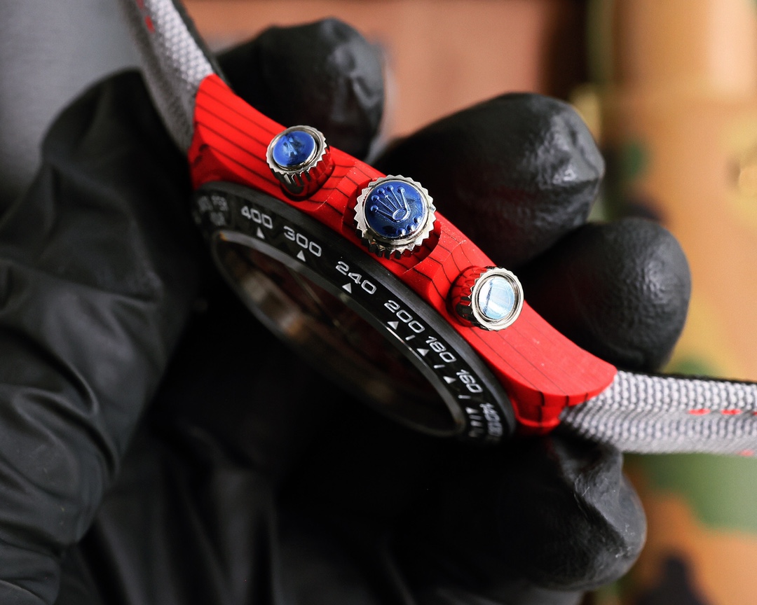 ROLEX Daytona's carbon fiber watch is not only light to wear