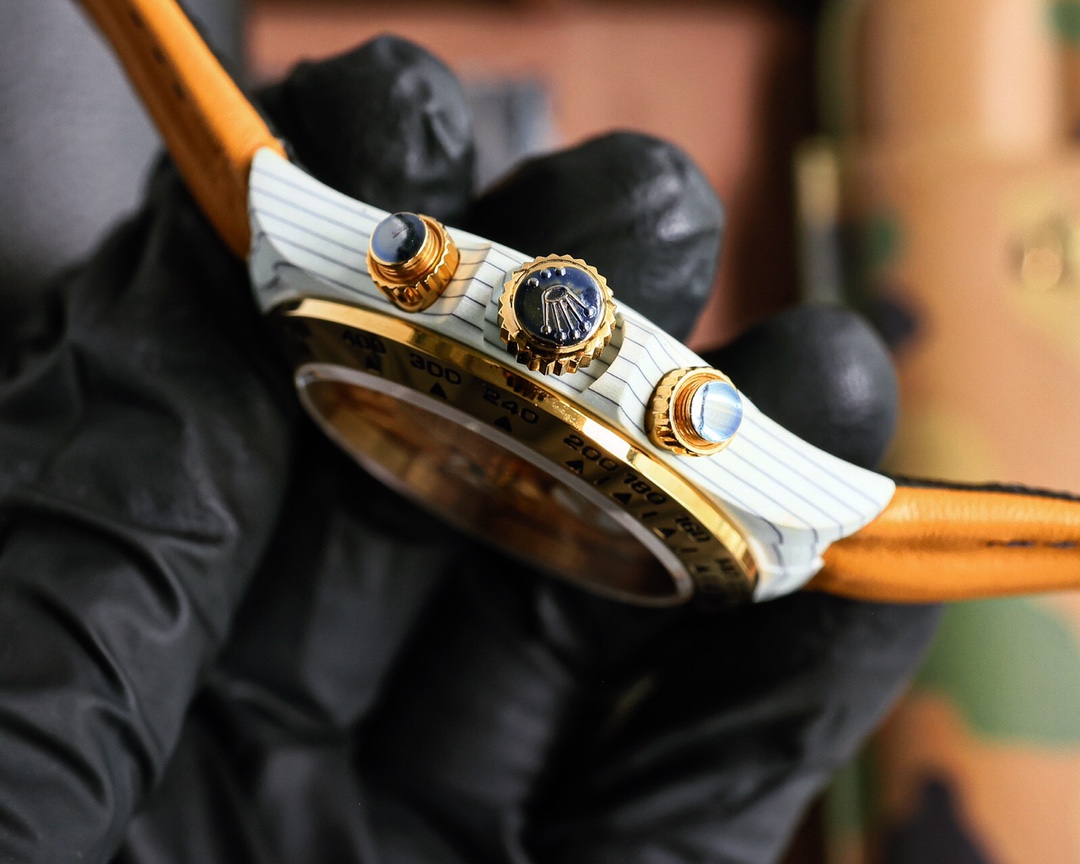 ROLEX Daytona's carbon fiber watch is not only light to wear