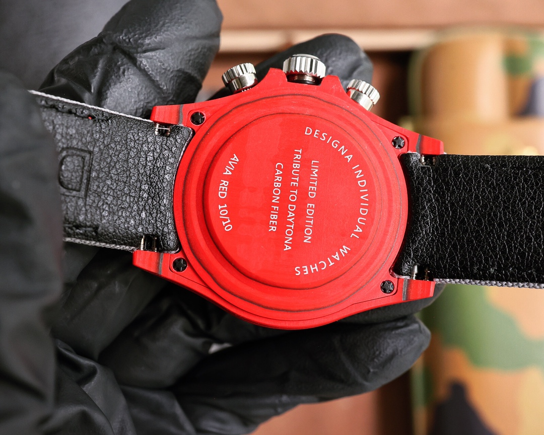 ROLEX Daytona's carbon fiber watch is not only light to wear