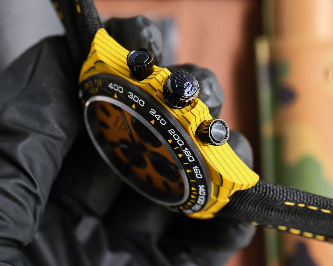 ROLEX Daytona's carbon fiber watch is not only light to wear