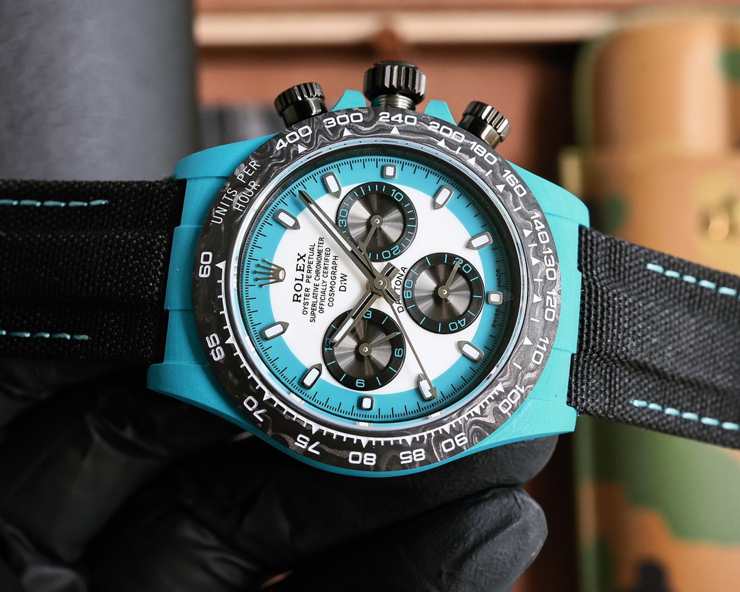 ROLEX Daytona's carbon fiber watch is not only light to wear