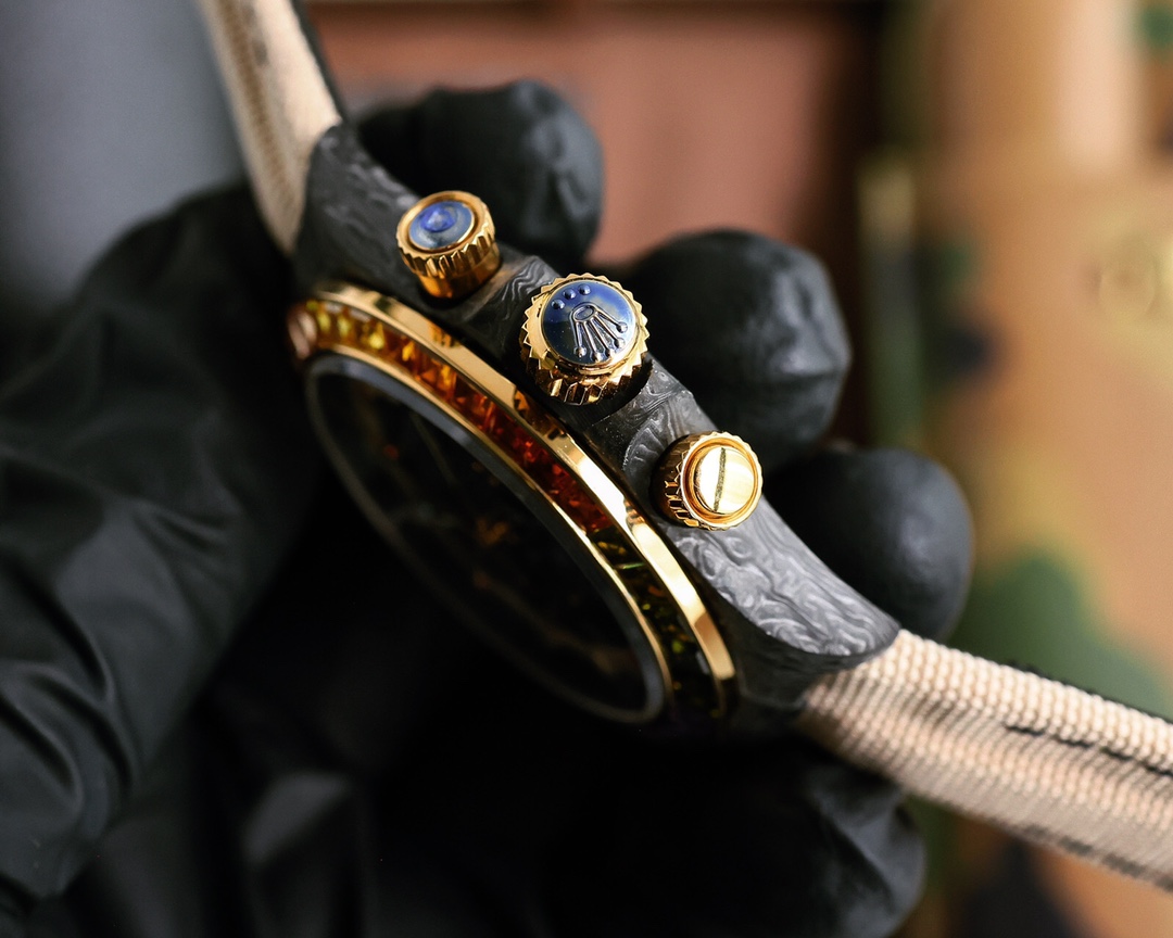 ROLEX Daytona's carbon fiber watch is not only light to wear