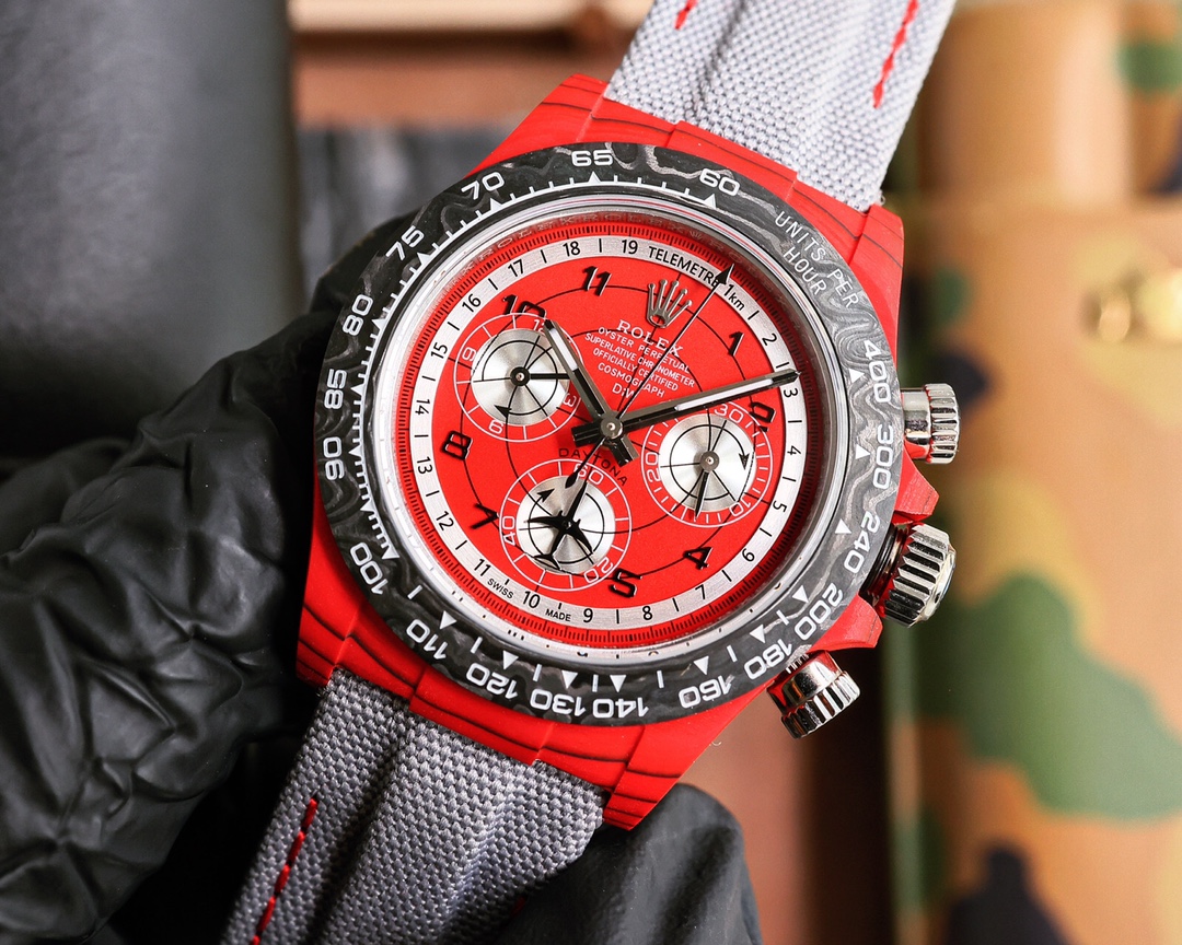 ROLEX Daytona's carbon fiber watch is not only light to wear