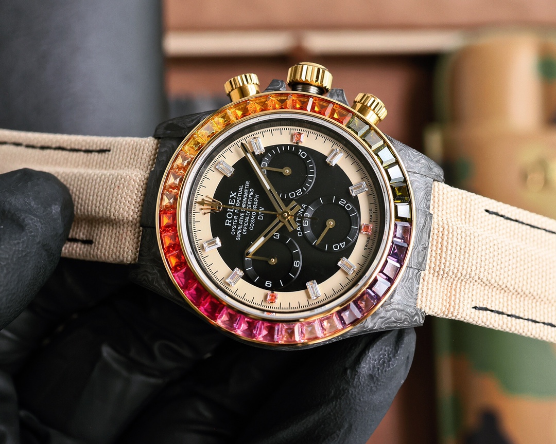ROLEX Daytona's carbon fiber watch is not only light to wear